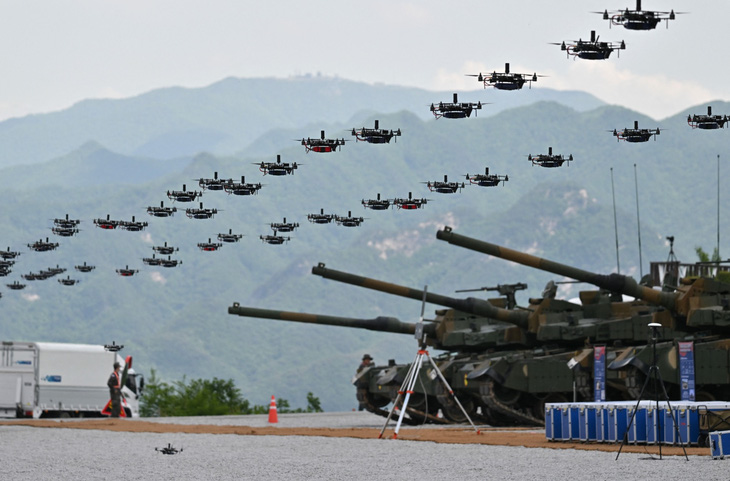 Đàn drone quân sự của Hàn Quốc - Ảnh: AFP