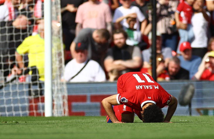 Salah ăn mừng bàn thắng mở tỉ số cho Liverpool vào lưới Tottenham - Ảnh: REUTERS