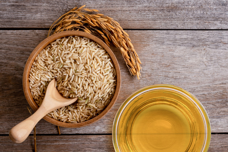 Với công dụng bảo vệ sức khỏe tim mạch, dầu gạo lứt được người dân Nhật Bản gọi là “dầu ăn của trái tim”