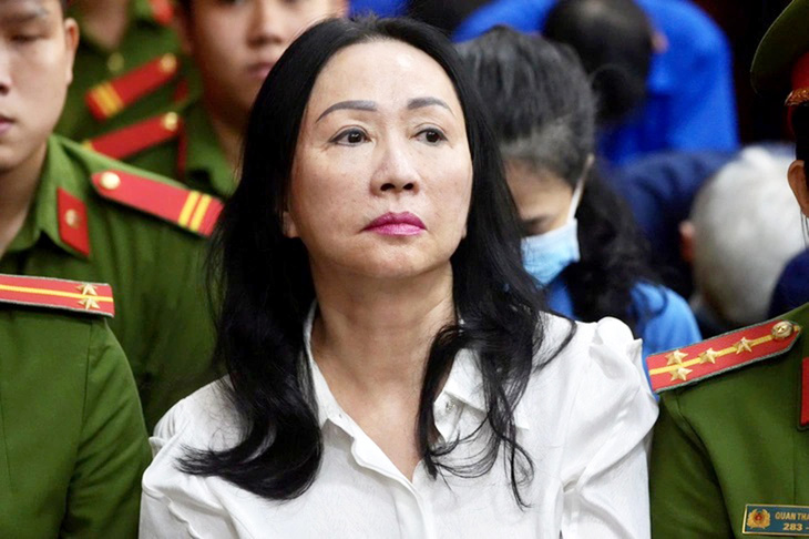 Bà Trương Mỹ Lan tại phiên tòa sơ thẩm xét xử vụ án xảy ra ở Ngân hàng SCB - Ảnh: HỮU HẠNH