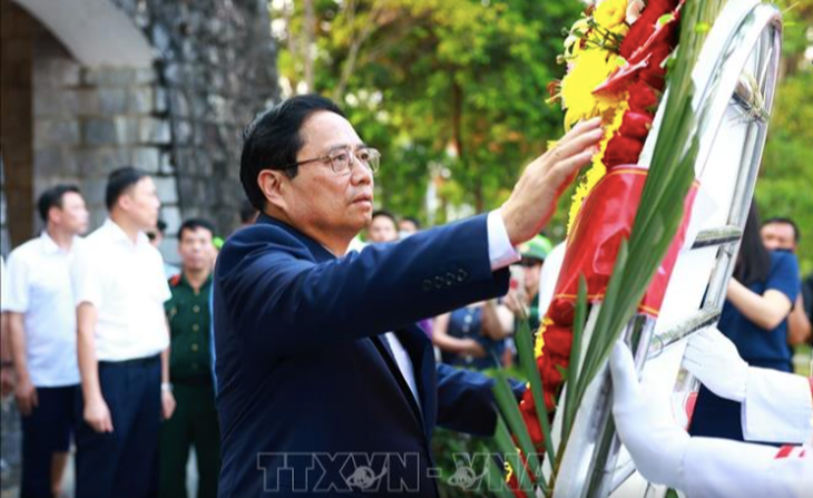 Thủ tướng Phạm Minh Chính dâng hương, dâng hoa tại Nghĩa trang liệt sĩ quốc gia A1 ngày 6-5-2024 - Ảnh: TTXVN