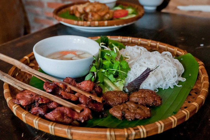 largebun-cha-vietnam-food-shutterstock769738648a1baaf2235-17149368993841991890594.jpeg