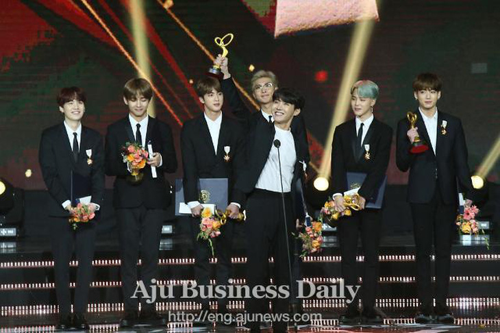BTS từng được trao huân chương văn hóa từ Chính phủ Hàn Quốc - Ảnh: Aju News