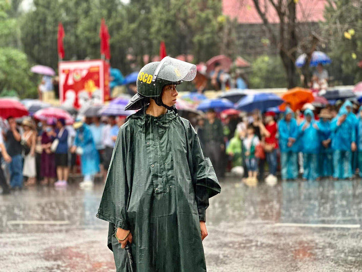 Thành phố Điện Biên đang mưa tầm tã sáng nay - Ảnh: NAM TRẦN