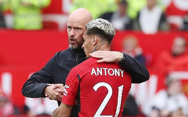 Antony xúc phạm Ten Hag trong nhóm chat của đội Man United