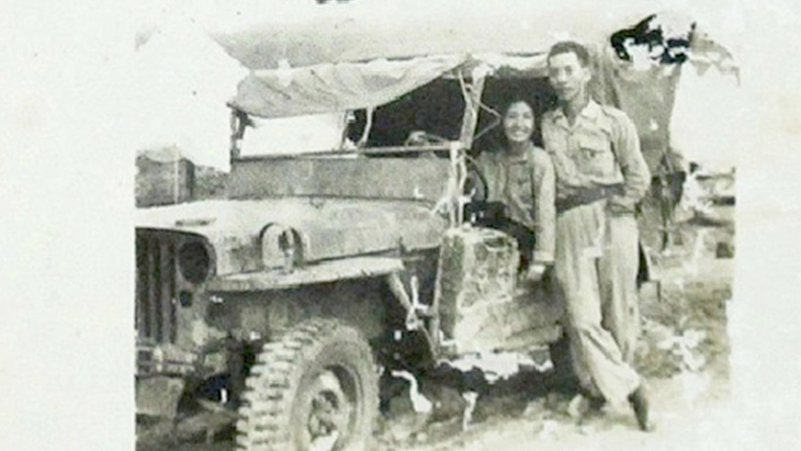 Vợ chồng ông Cao Văn Khánh và Ngọc Toản ở Điện Biên Phủ sau ngày cưới - Ảnh tư liệu gia đình