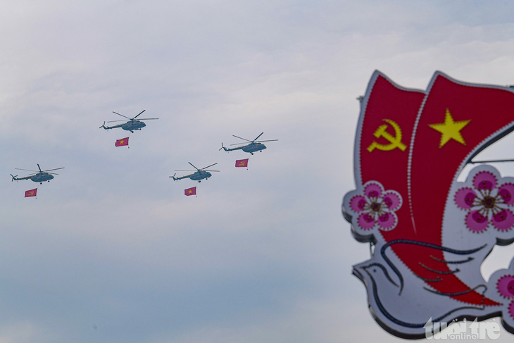 Biển người ở Điện Biên Phủ hò reo đón chào đoàn diễu binh, diễu hành- Ảnh 17.