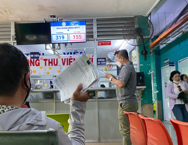 Nơi thanh toán viện phí khu khám bệnh bảo hiểm y tế ở Bệnh viện quận Phú Nhuận - Ảnh: Tự Trung