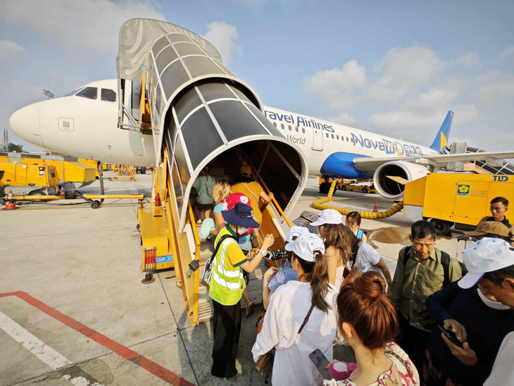 Nguyên nhân khiến giá vé máy bay tăng cao trong thời gian qua đang được Cục Hàng không Việt Nam vào cuộc thanh tra, làm rõ - Ảnh: CÔNG TRUNG