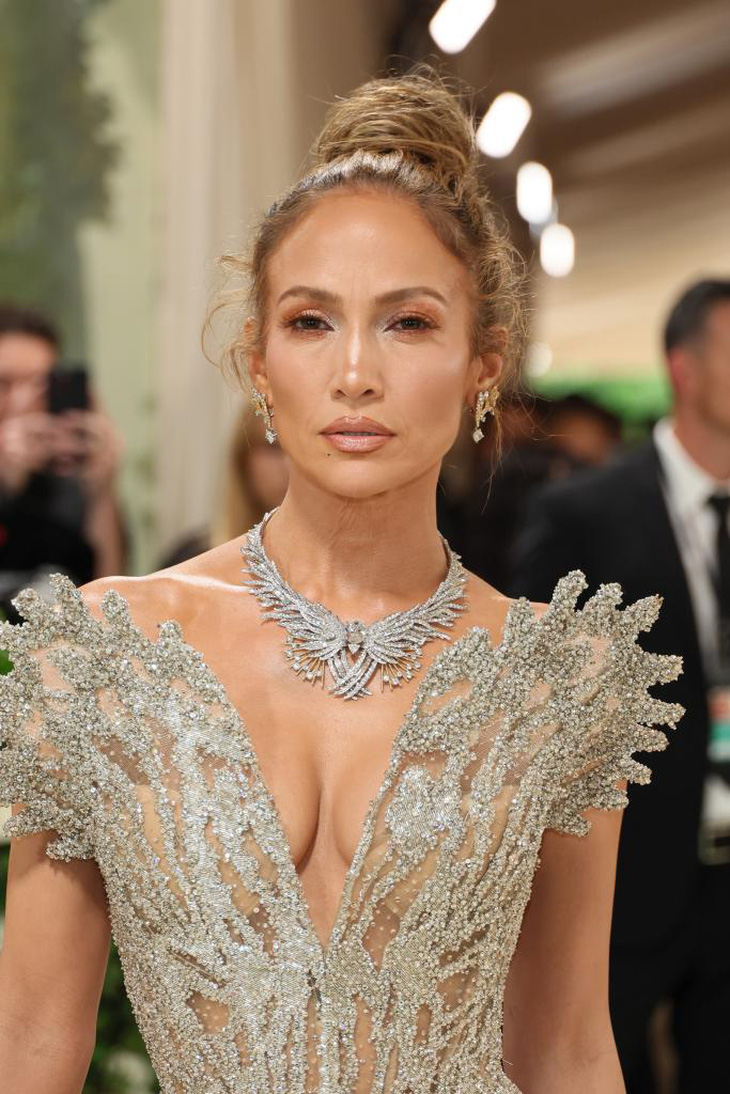 The biggest fashion party on the planet Met Gala 2024: Jennifer Lopez, Ariana Grande in the fairy garden - Photo 4.