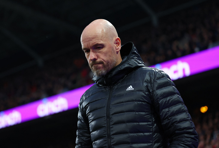 HLV Erik ten Hag tự tin vẫn là người phù hợp để dẫn dắt Man Utd - Ảnh: REUTERS