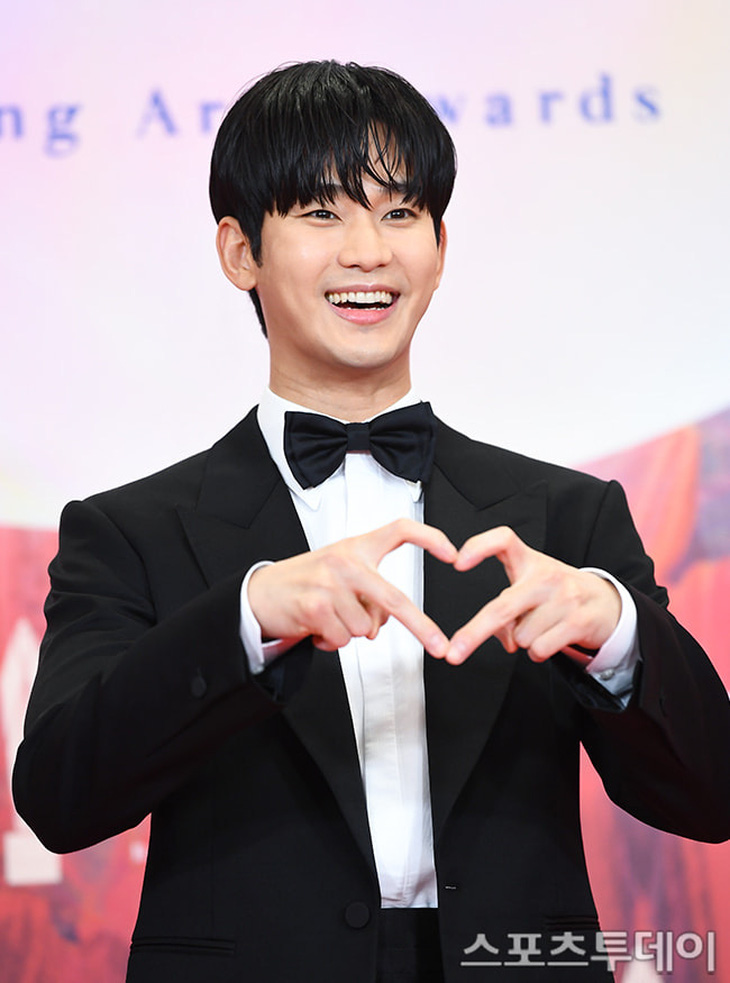 Lễ trao giải Baeksang 2024 và 'vựa muối' Kim Soo Hyun- Ảnh 1.