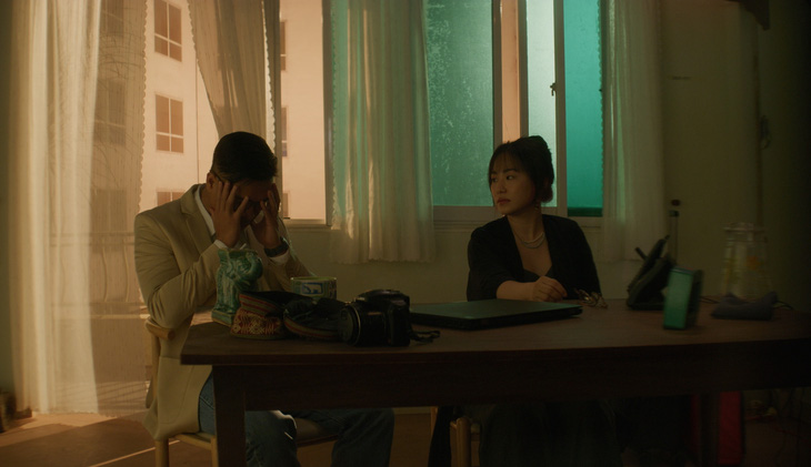 Hàng loạt hình ảnh lo âu đến căng thẳng của Thắng (Trương Thế Vinh thủ vai) được thêm vào cuối trailer càng khiến người hâm mộ nghi ngờ.