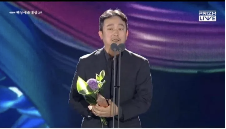 Jang Jae Hyun đoạt giải “Đạo diễn xuất sắc nhất” cho bộ phim phá kỷ lục Exhuma