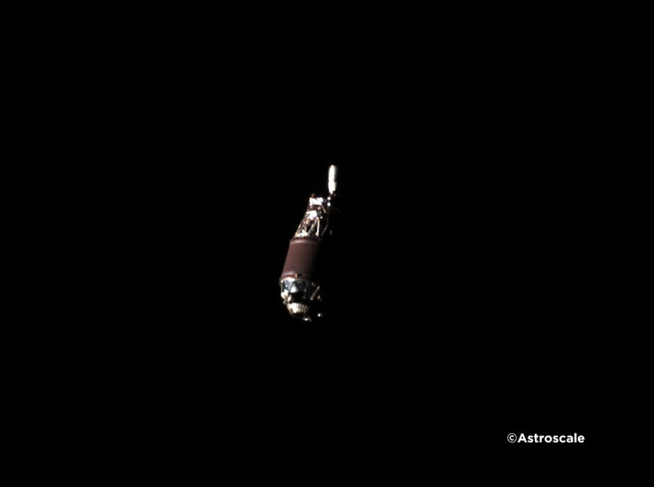 Tàu vũ trụ ADRAS-J chụp được mảnh rác vũ trụ nặng 3 tấn - Ảnh: Astroscale Japan Inc