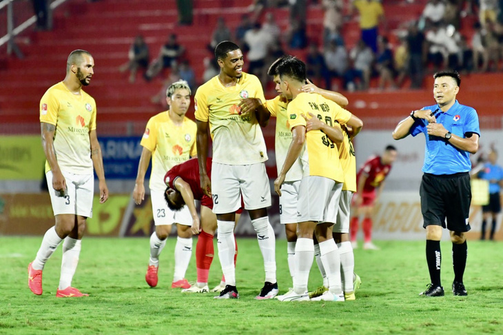Niềm vui của các cầu thủ Bình Định sau bàn thắng - Ảnh: BÌNH ĐỊNH FC