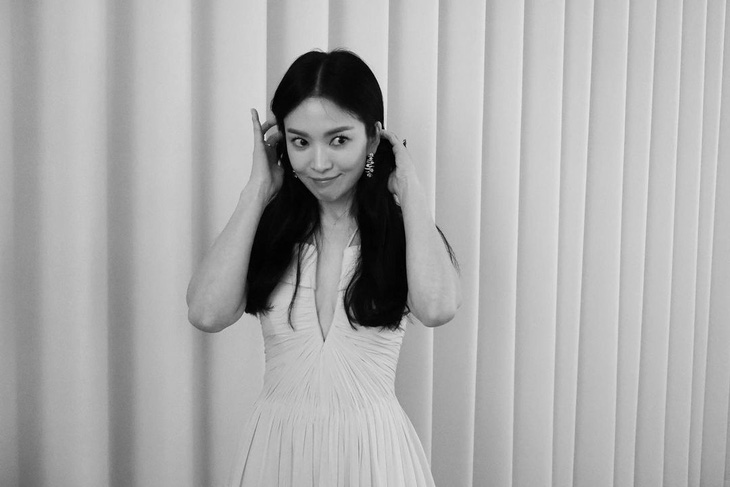 Song Hye Kyo vô tư 'xả ảnh' giữa ồn ào chạm mặt chồng lẫn bồ cũ- Ảnh 6.