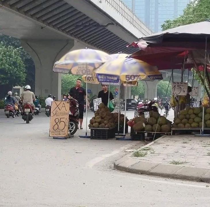 Lại lý do chỉ vì... miếng cơm manh áo nữa thì chịu?!