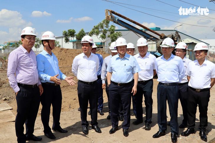 Bộ trưởng Bộ Công Thương Nguyễn Hồng Diên cùng đoàn công tác kiểm tra tiến độ dự án xây dựng nhà máy nhiệt điện Nhơn Trạch 3 và 4 - Ảnh: A LỘC
