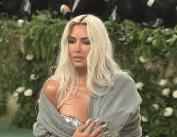 Cận cảnh bộ trang phục gây tranh cãi của Kim Kardashian - Ảnh: ET