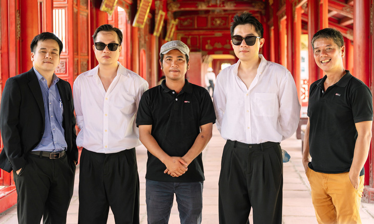 (Từ phải qua) Nhà sản xuất Trinh Hoan, đạo diễn Nam Cito, nhà sản xuất Nguyễn Trí Viễn, đạo diễn Bảo Nhân.