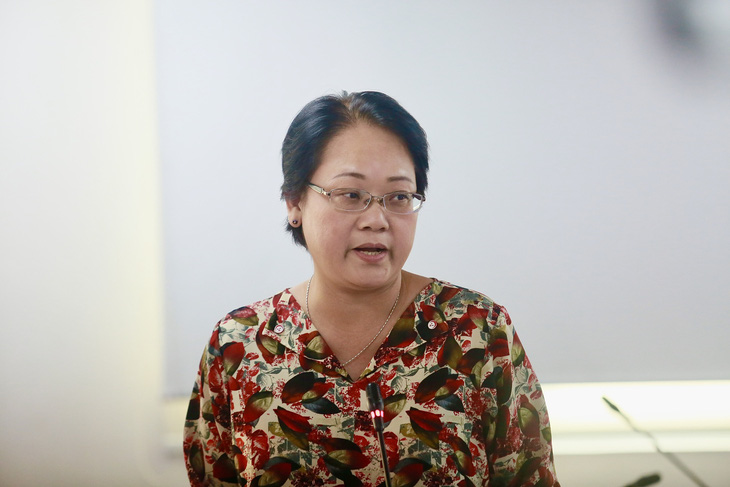 Bà Bùi Thị Hồng Vân - trưởng phòng hợp tác quốc tế và truyền thông, Sở An toàn thực phẩm TP.HCM - thông tin tại họp báo - Ảnh: CHÂU TUẤN