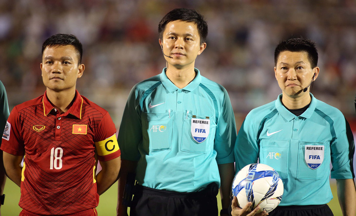 Thanh Trung mang băng thủ quân đội tuyển Việt Nam ở vòng loại thứ 3 Asian Cup 2019 - Ảnh: N.K.