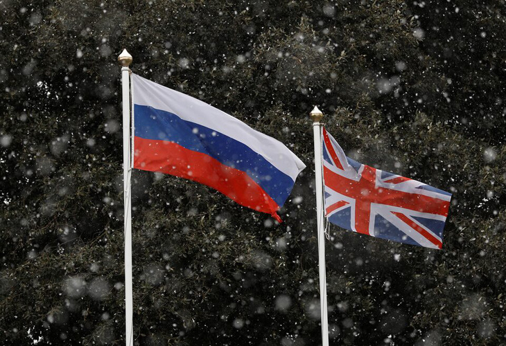 Sau khi Anh tung đòn mạnh tay với các nhà ngoại giao Nga, Đại sứ quán Nga tại London cáo buộc phía Anh đã chuẩn bị sẵn kịch bản trong suốt sáu tháng qua - Ảnh: REUTERS