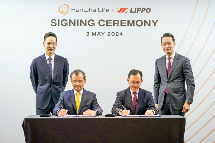 Đại diện Hanwha Life và Lippo ký thỏa thuận mua 40% cổ phần Ngân hàng Nobu.