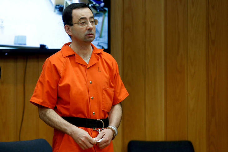 "Bác sĩ ma quỷ" Larry Nassar ra tòa - Ảnh: REUTERS