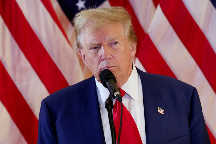 Cựu tổng thống Mỹ Donald Trump phát biểu tại một họp báo ở TP New York hôm 31-5, một ngày sau khi bị bồi thẩm đoàn New York kết tội hình sự - Ảnh: REUTERS