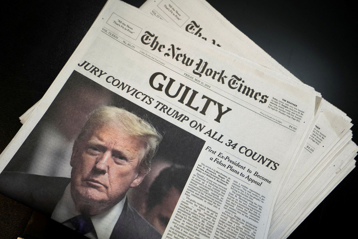 Trang nhất báo New York Times ngày 31-5 in nổi bật chân dung ông Trump và dòng chữ “Có tội” - Ảnh: Reuters