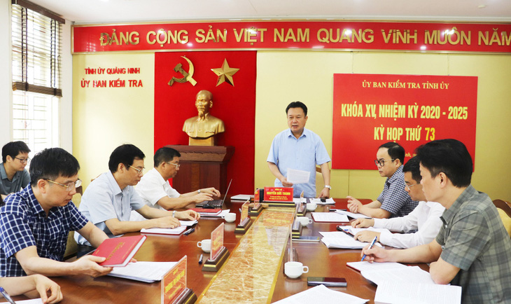 Ủy ban kiểm tra Tỉnh ủy Quảng Ninh họp xem xét, đánh giá nhiều nội dung liên quan dấu hiệu vi phạm của hàng loạt tổ chức đảng và cá nhân - Ảnh: Ủy ban kiểm tra Tỉnh ủy Quảng Ninh