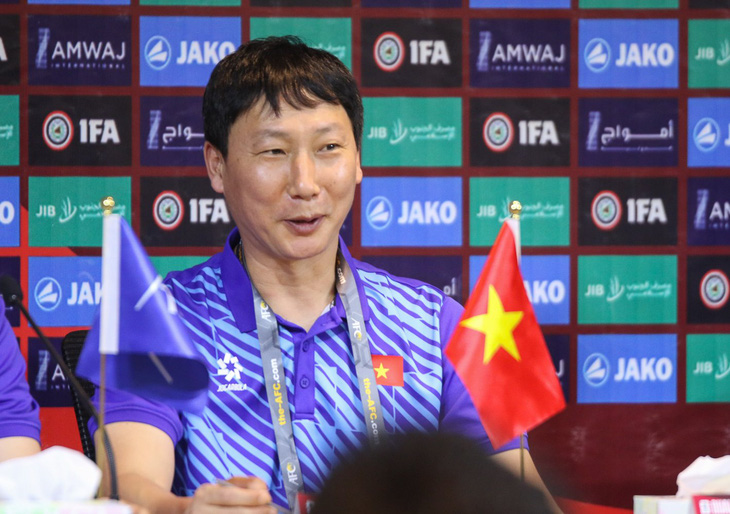 Trainer Kim Sang Sik glaubt an einen Sieg der vietnamesischen Mannschaft gegen den Irak – Foto: VFF