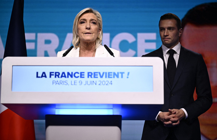 Lãnh đạo Mặt trận Quốc gia Pháp Marine Le Pen phát biểu ngày 9-6 - Ảnh: AFP