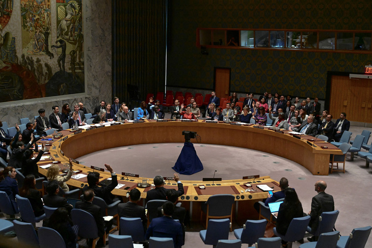 Các thành viên của Hội đồng Bảo an Liên Hiệp Quốc bỏ phiếu về nghị quyết do Mỹ soạn thảo ủng hộ đề xuất của Tổng thống Joe Biden về lệnh ngừng bắn giữa Israel - Hamas ở Gaza, tại trụ sở Liên Hiệp Quốc ở New York, Mỹ ngày 10-6 - Ảnh: REUTERS