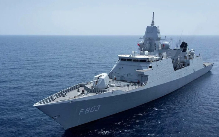 Tàu chiến Hà Lan tuần tra ở biển Hoa Đông, Trung Quốc chỉ trích 