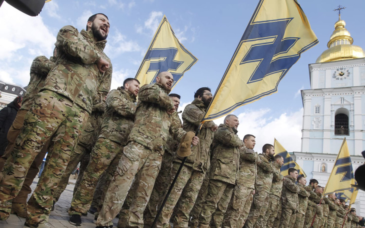 Mỹ bỏ lệnh cấm vũ khí kéo dài 10 năm với Lữ đoàn Azov của Ukraine