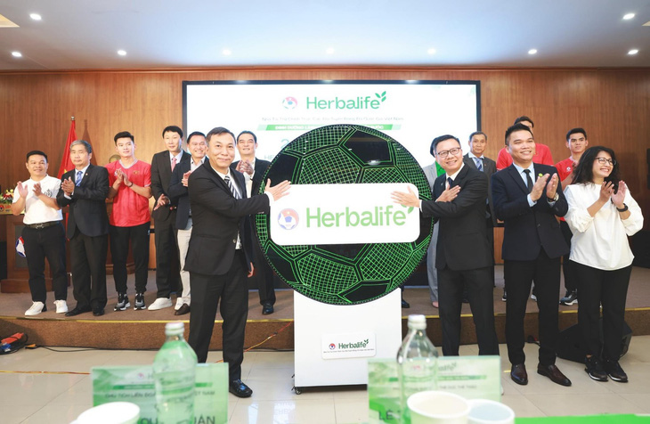 Herbalife Việt Nam tiếp tục tài trợ các đội tuyển bóng đá quốc gia 2024 - 2027- Ảnh 1.