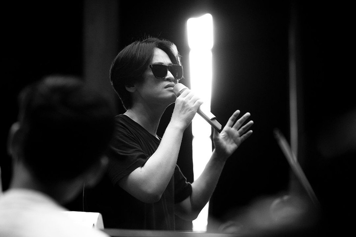Hà Anh Tuấn tung ảnh tập luyện trước giờ G live concert 'Sketch a rose' Singapore, fan rần rần ‘lên đồ’- Ảnh 16.