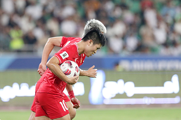 Tuấn Hải ghi bàn thắng danh dự cho tuyển Việt Nam trước Iraq - Ảnh: VFF