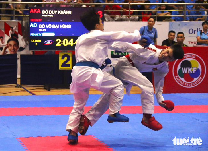 Những pha phản đòn vô cùng đẹp mắt tại Giải vô địch trẻ Karate quốc gia lần thứ 30, năm 2024 - Ảnh: NGUYỄN HOÀNG