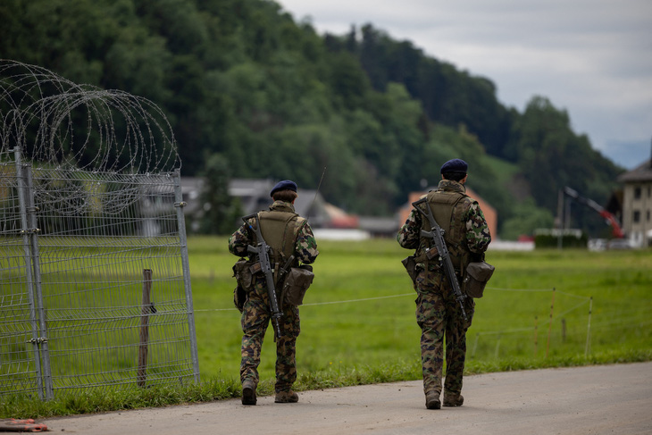Công tác an ninh đã được thắt chặt tại khu nghỉ dưỡng Burgenstock, Thụy Sĩ, nơi diễn ra hội nghị thượng đỉnh hòa bình Ukraine - Ảnh: REUTERS
