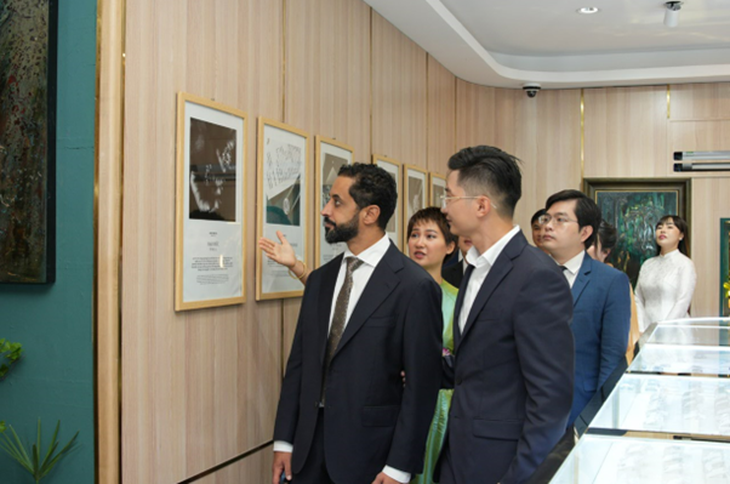 Chủ tịch Ahmed Bin Sulayem ghé thăm showroom trải nghiệm của Jemmia Diamond