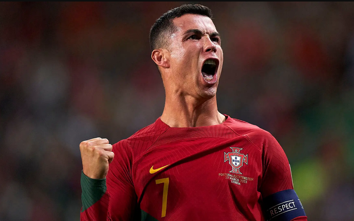 Tuyển Bồ Đào Nha: Khó xử với Ronaldo