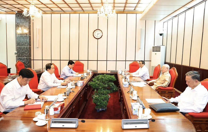 Tổng bí thư Nguyễn Phú Trọng chủ trì họp lãnh đạo chủ chốt - Ảnh: TTXVN