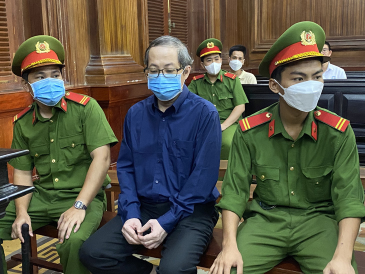 Ông Nguyễn Minh Quân - cựu giám đốc Bệnh viện Thủ Đức - tại tòa - Ảnh: TUYẾT MAI