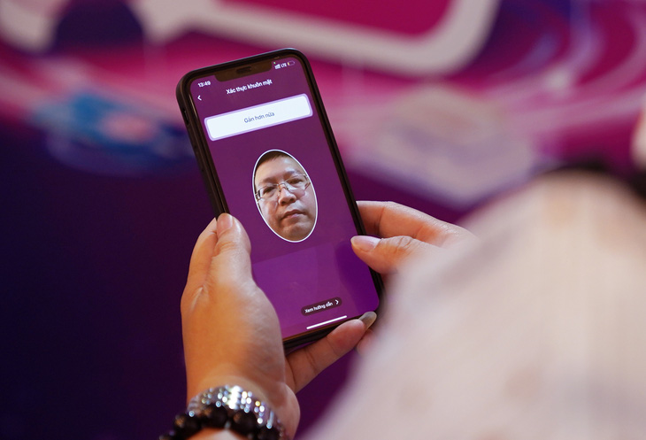 Người dùng có cơ hội trải nghiệm xác thực khuôn mặt khi thanh toán tại Lễ hội không tiền mặt 2024 - Ảnh: HUYÊN PHƯƠNG