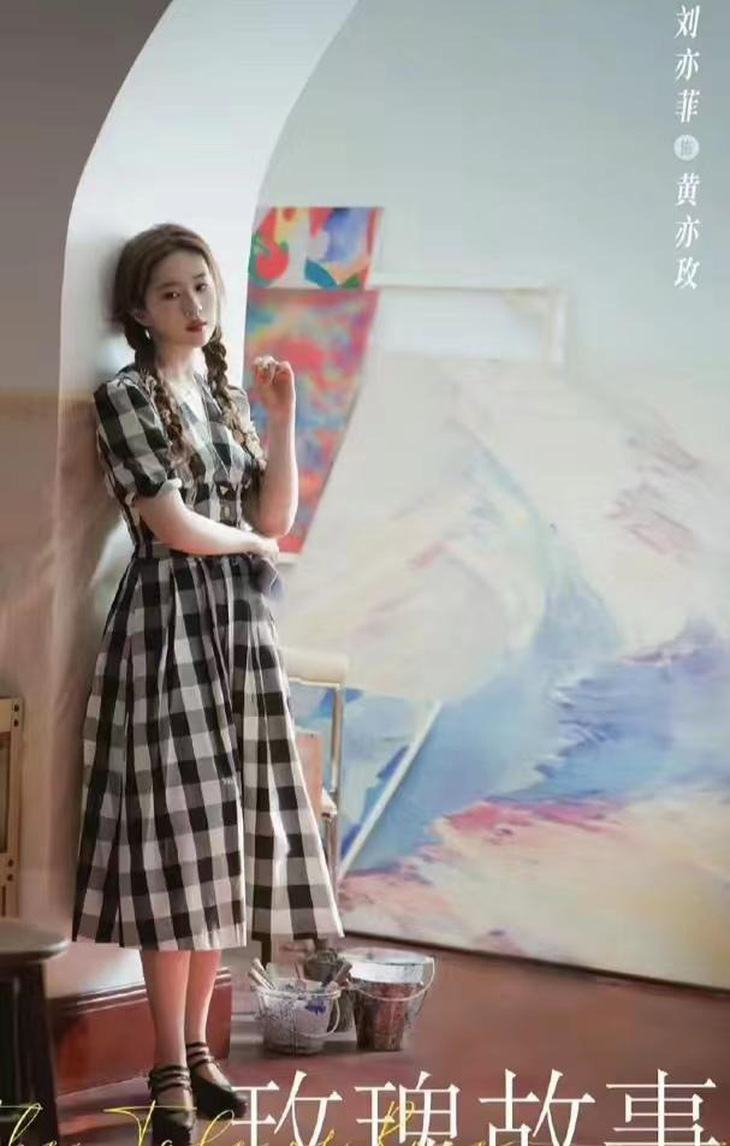 Tạo hình đậm chất vintage của Lưu Diệc Phi nhưng mọt phim cũng soi ra loạt hot item trong giới thời trang được nữ diễn viên khéo léo sử dụng 