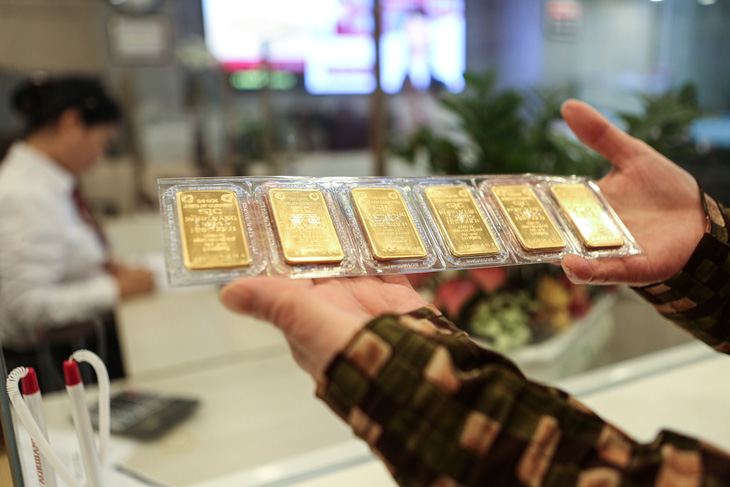 Người dân có thể đặt mua vàng online, nhận vàng ngay trong buổi sáng - Ảnh: PHƯƠNG QUYÊN